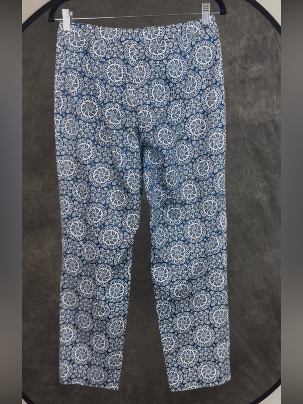 Talbots Blue & White Medallion Print Cropped Pants Size 6 Classic Stretch - Picture 4 of 5